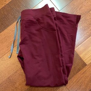 Figs MP Kade Cargo burgundy scrub bottoms M petite